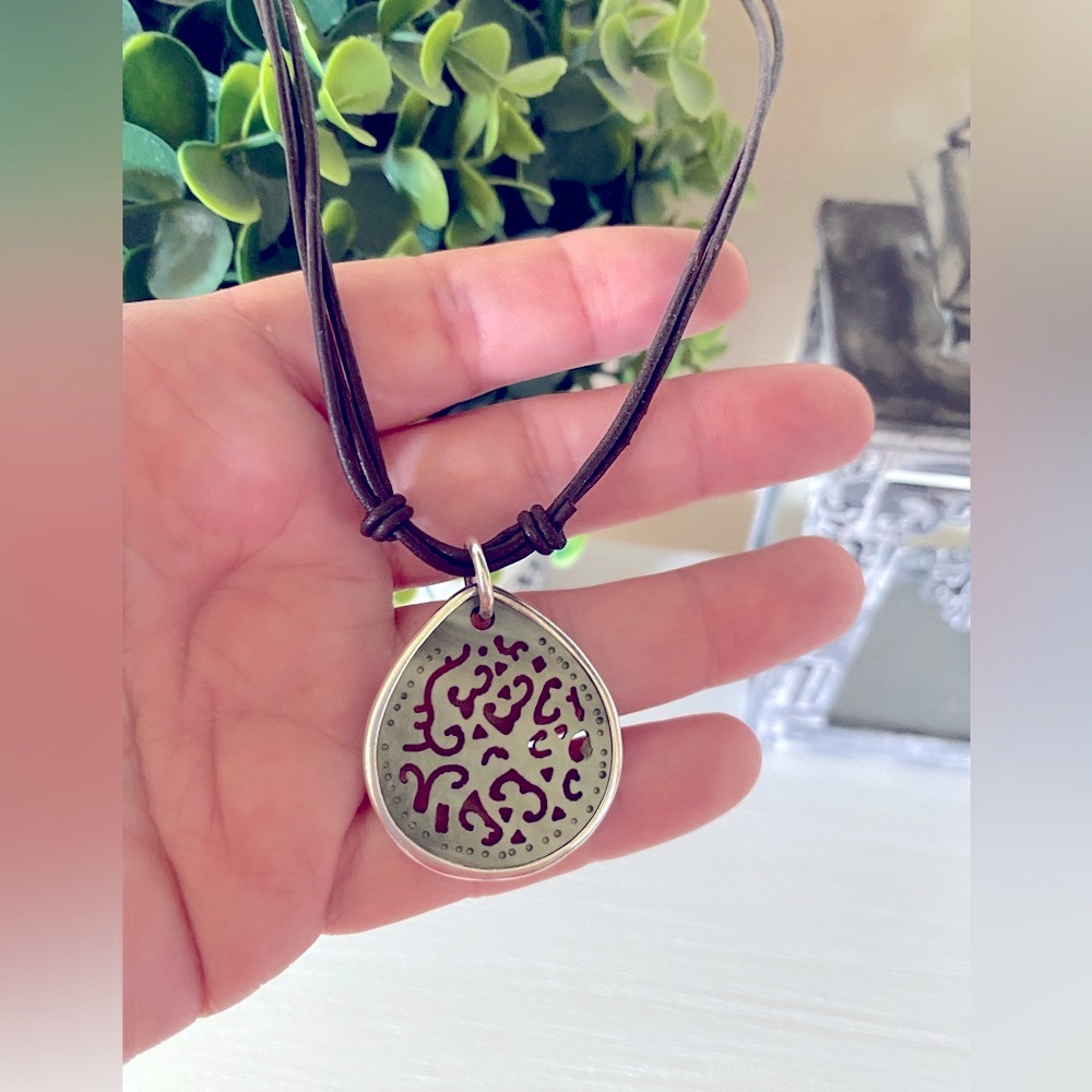 SILPADA N1446 Sterling Silver 925 Black Lip Shell Pendant on Leather Necklace